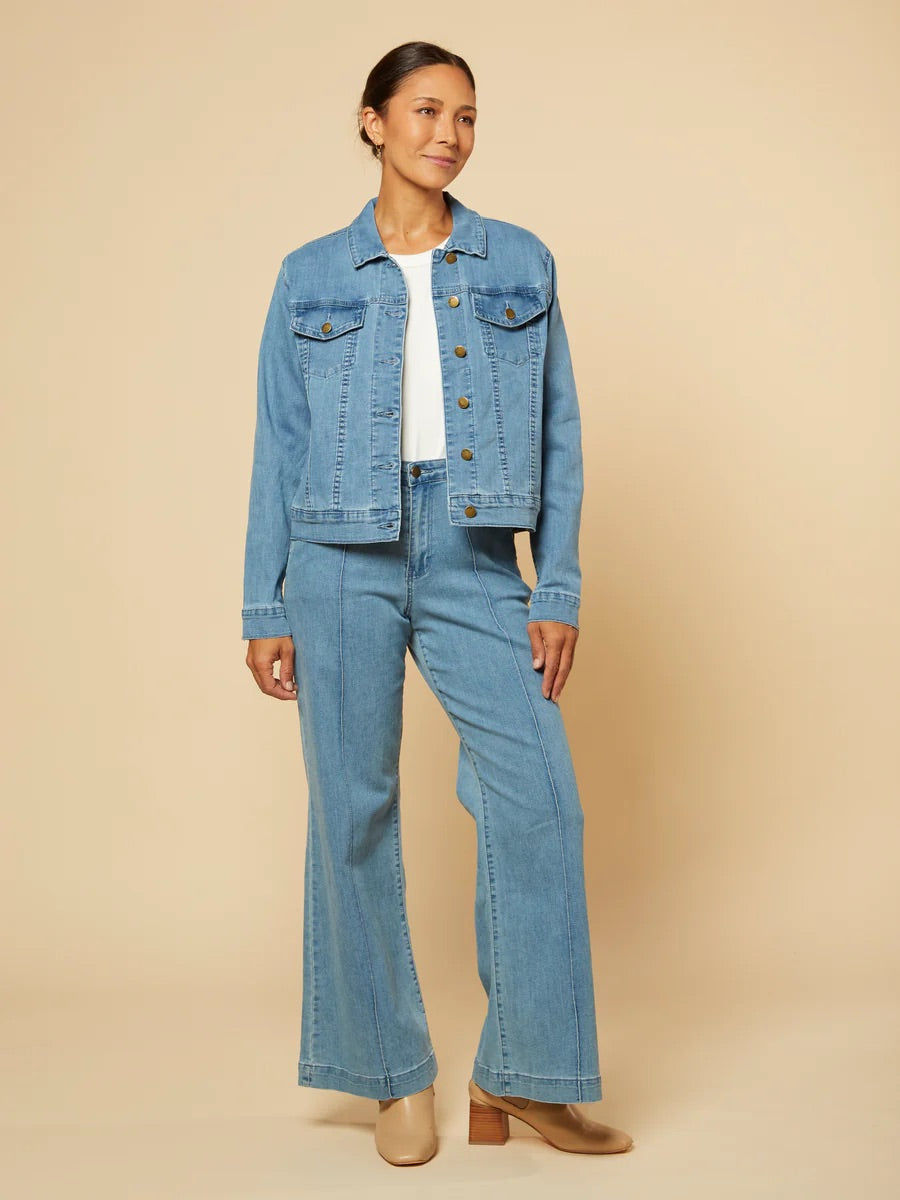 Relaxed Denim Jacket in Light Wash