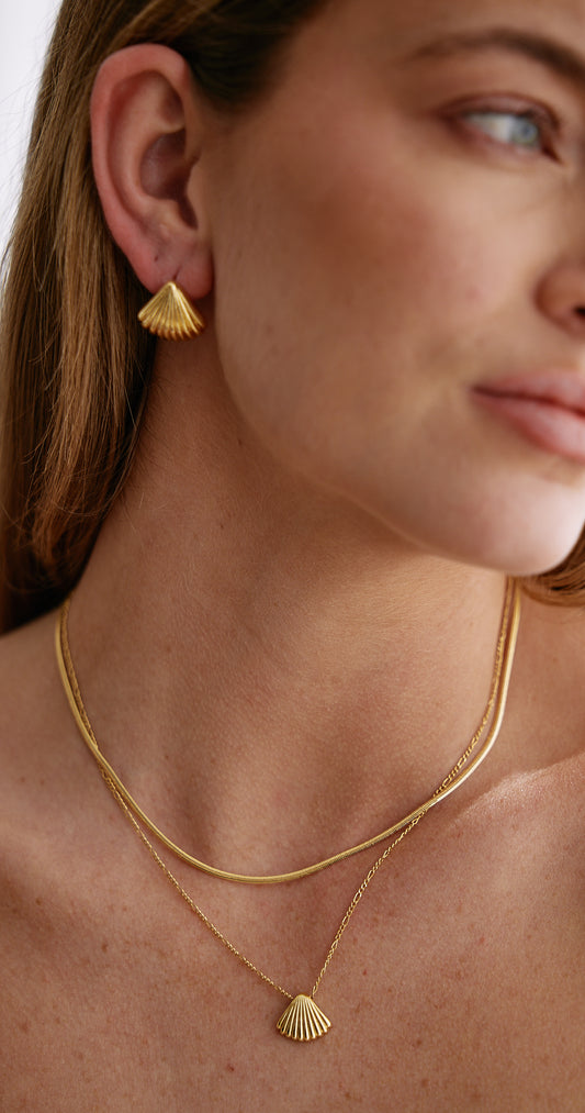 Asha Shell Stud Earrings - Gold